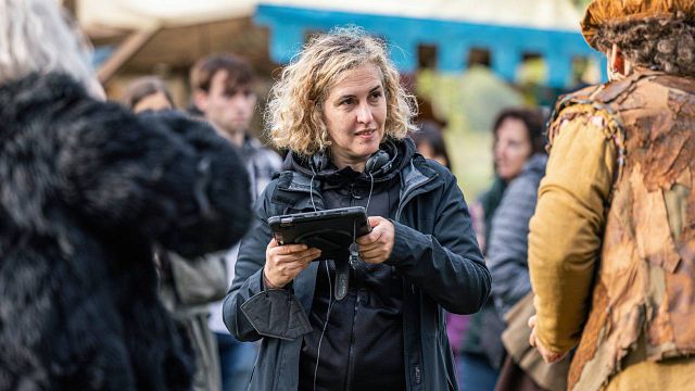 "Me gusta la gente que tiene un dolor en su corazón": la directora que revolucionó el terror español en 2022 regresa con la peste negra noticias imagen