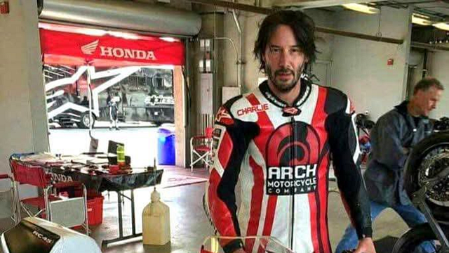 Aprendió a conducir con 22 años y ahora nadie baja a Keanu Reeves de una moto: ahora las construye por 78.000 dólares noticias imagen