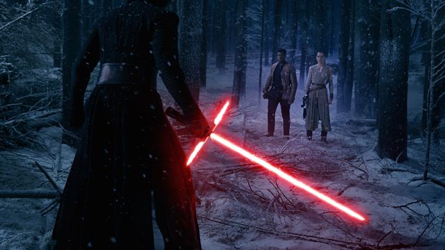 'Star Wars' introdujo el sable cruzado de Kylo Ren 13 años antes de 'El despertar de la fuerza' y muy pocos se dieron cuenta