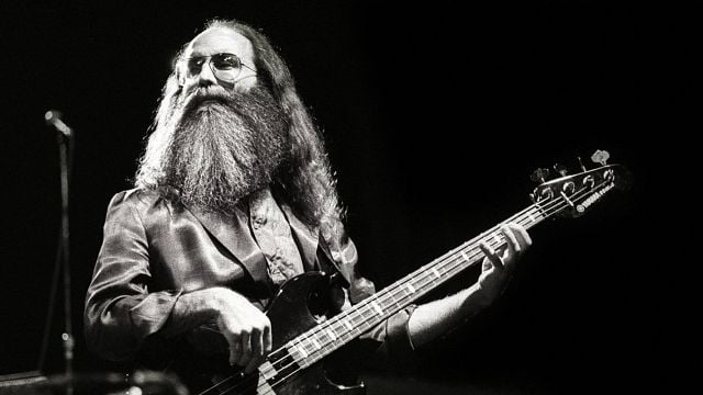 Los productores no paraban de pedirle cambios, así que inventó un botón que les daba lo que querían: nada noticias imagen