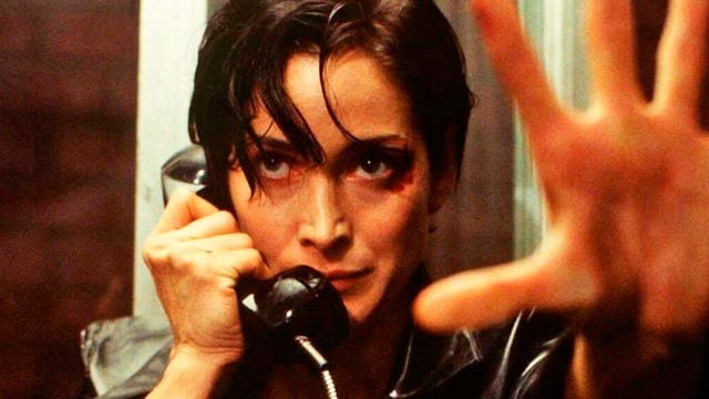 A pesar del éxito de 'Matrix', Carrie-Anne Moss estaba arruinada: “Tengo que hacer de camarera mientras se estrena esta gran película” noticias imagen