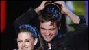 Robert Pattinson y Kristen Stewart triunfan en los MTV Movie Awards