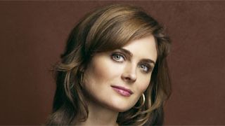 Emily Deschanel ve "improbable" que su embarazo vaya a salir en 'Bones' noticias imagen