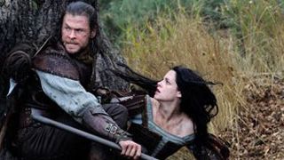'Blancanieves y la leyenda del cazador': nuevas imágenes de Chris Hemsworth ('Thor') como cazador noticias imagen