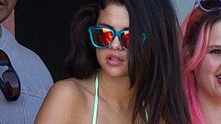 Selena Gomez y Vanessa Hudgens se divierten rodando en bikini noticias imagen