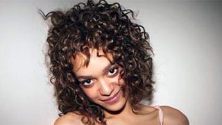 'American Horror Story' ficha a una de las actrices de 'Skins' para su segunda temporada noticias imagen