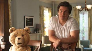 'Ted': cuatro nuevos clips de la comedia protagonizada por Mark Wahlberg y Mila Kunis