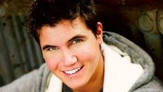 'Pretty Little Liars' ficha al joven actor Robbie Amell para interpretar al hermano mayor de Noel noticias imagen