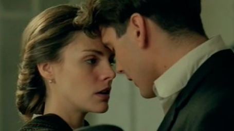 'Gran Hotel': ¡Alicia y Julio se besan!