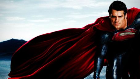 'El Hombre de Acero': Henry Cavill presume de traje de Superman en la nueva foto promocional