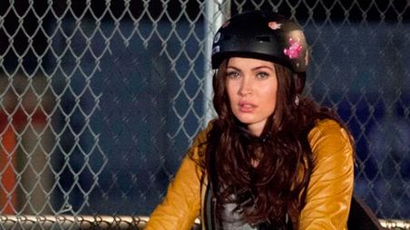 'Las Tortugas Ninja': nuevas imágenes de Megan Fox como April O'Neil montando en bici noticias imagen