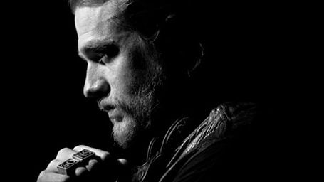 ¿Han contratado los jefes de '50 sombras de Grey' guardaespaldas para Charlie Hunnam? noticias imagen