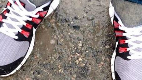 'Cincuenta sombras de Grey': ¡Las simpáticas fotos de pies de E.L. James en el rodaje! noticias imagen