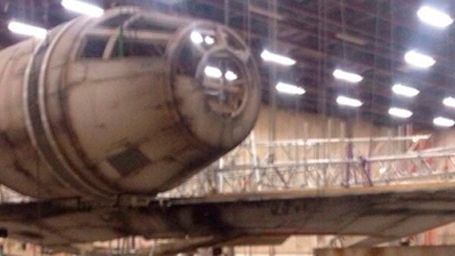 'Star Wars VII': ¡Nuevas fotos de un Halcón Milenario en construcción!