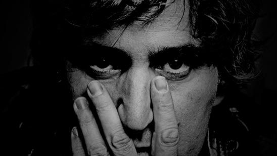 'Cincuenta Sombras de Grey': Mikel Erentxun escribe una crítica en forma de poema noticias imagen