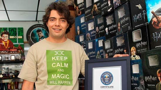 Un mexicano consigue el récord Guinness por la mayor colección de 'Harry Potter' del mundo noticias imagen