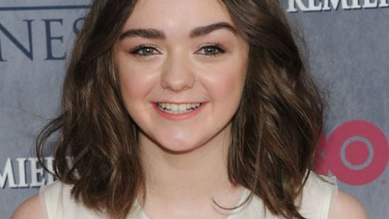 'Juego de Tronos': La abuela de Maisie Williams bebe alcohol para poder ver la serie noticias imagen
