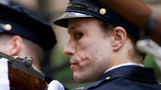 'Batman': Una teoría apunta a que el Joker es un veterano de guerra noticias imagen