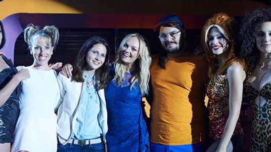 'Cómo sobrevivir a una despedida': La Spice Girl Emma Bunton hace un cameo junto a Miki Nadal noticias imagen
