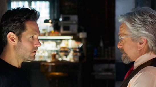 'Ant-Man': Michael Douglas enseña a Paul Rudd a usar su traje en un nuevo 'clip' noticias imagen