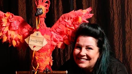 Una artista culinaria crea una tarta de 'Harry Potter' por el 50 cumpleaños de J.K. Rowling noticias imagen