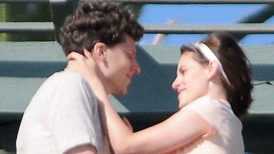 Jesse Eisenberg y Kristen Stewart se besan en las nuevas imágenes del rodaje de la próxima película de Woody Allen noticias imagen