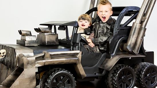 Unos padres construyen a sus hijos un coche de 'Mad Max' para Halloween