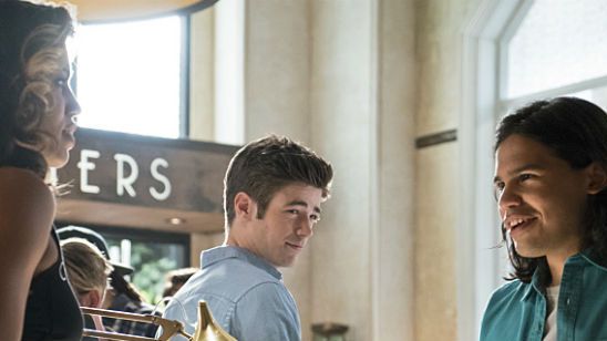 'The Flash': Cisco conoce a Hawkgirl en este clip de la segunda temporada noticias imagen