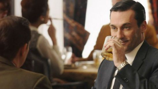 Jon Hamm afirma que ha organizado fiestas con Amy Poehler para los perdedores de los Emmy noticias imagen