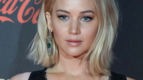 'Los Juegos del Hambre: Sinsajo Parte 2': Jennifer Lawrence se cae al suelo en la Premiere de Madrid noticias imagen