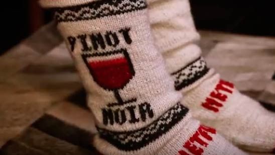 Netflix inventa unos calcetines que ponen en pausa la serie si te quedas dormido noticias imagen