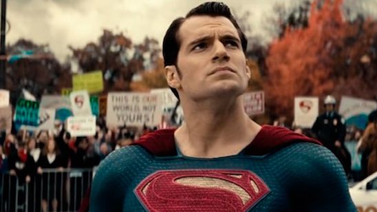 'Batman v Superman': Así ha cambiado El Hombre de Acero en la película de Zack Snyder noticias imagen