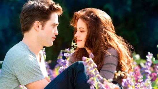 Las películas románticas hacen que veas el "stalkeo" como algo normal, según un estudio noticias imagen