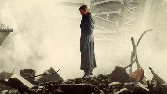 'Batman v Superman': La nueva imagen de 'El amanecer de la justicia' muestra a Bruce Wayne entre ruinas noticias imagen