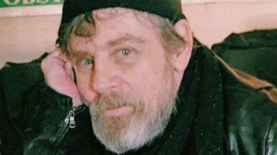 'Star Wars: Episodio VIII': Mark Hamill publica una nueva foto con una "exótica criatura" desde el set de rodaje noticias imagen