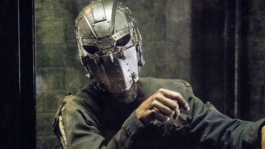 'The Flash': El showrunner habla sobre la identidad del Hombre de la Máscara de Hierro 