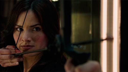'Training Day' ficha a la actriz de 'Arrow' Katrina Law noticias imagen