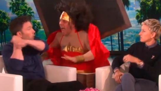 'Batman v Superman: El amanecer de la justicia': "Wonder Woman" asusta a Ben Affleck en directo