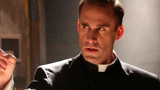 EXCLUSIVA: A Joseph Fiennes le encantaría volver a participar en 'American Horror Story'