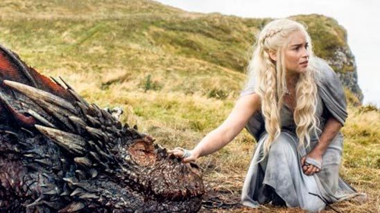 'Juego de Tronos': Emilia Clarke defiende la serie de las acusaciones de sexismo noticias imagen