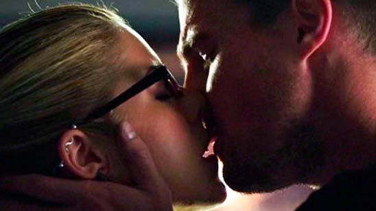 Stephen Amell revela a quién de sus compañeras de reparto le ha gustado más besar noticias imagen