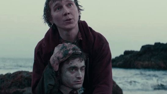 'Swiss Army Man': Sorprendente tráiler para adultos que narra el surrealista viaje de Daniel Radcliffe y Paul Dano