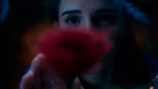 'La Bella y la Bestia': Emma Watson, a punto de tocar la rosa encantada en el primer 'teaser' tráiler