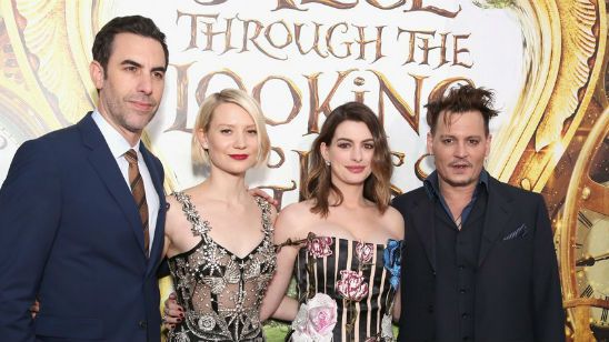 'Alicia a través del espejo': Mia Wasikowska, Johnny Depp y más asisten a la 'premiere' en Hollywood noticias imagen