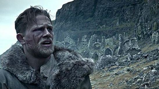 'King Arthur': Nuevas imágenes de la película protagonizadas por Jude Law y Charlie Hunnam