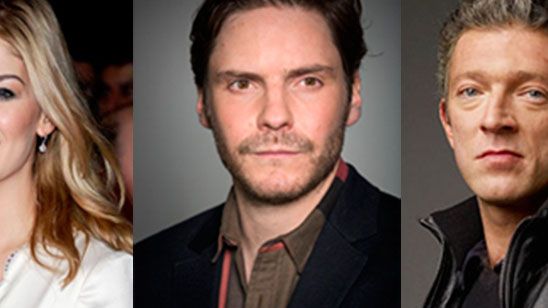 'Entebbe': Rosamund Pike, Daniel Brühl y Vincent Cassel podrían unirse al reparto noticias imagen