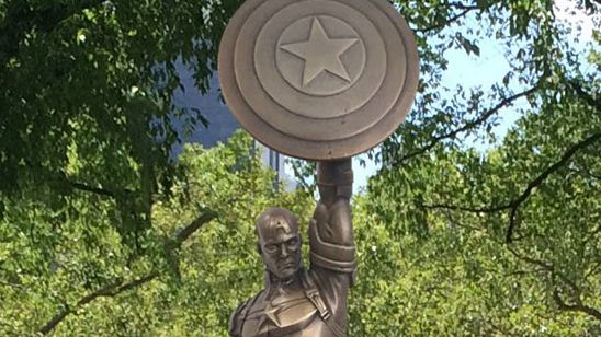 Polémica en Brooklyn por la estatua gigante del Capitán América noticias imagen
