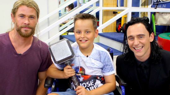 'Thor: Ragnarok': Chris Hemsworth y Tom Hiddleston visitan un hospital de niños caracterizados como sus personajes noticias imagen