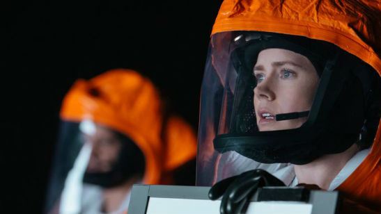 'La llegada': Amy Adams contacta con los extraterrestres en los primeros clips de la película