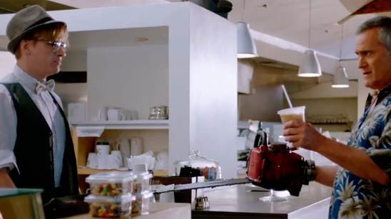 'Ash vs Evil Dead': Bruce Campbell explica los peligros de tener una motosierra como mano en un divertido vídeo noticias imagen